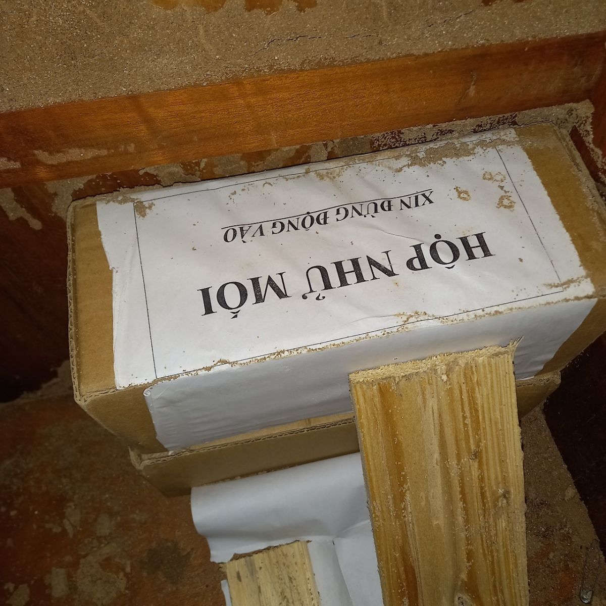 Cung cấp dịch vụ diệt mối ăn tủ quần áo tại phố Nghĩa Tân, Hà Nội